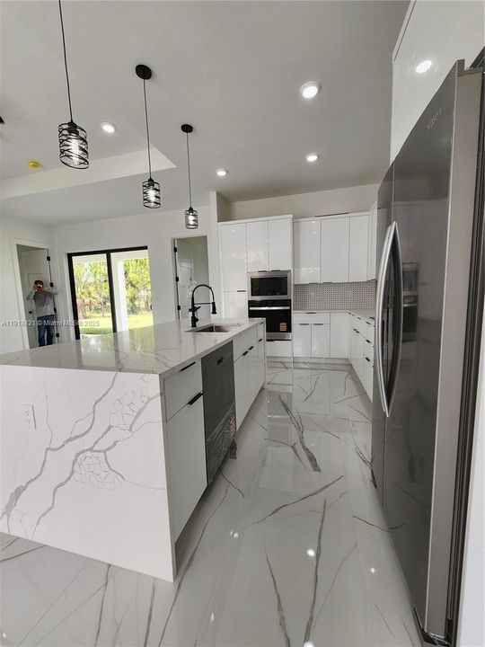 В аренду: $2,500 (4 спален, 2 ванн, 1671 Квадратных фут)