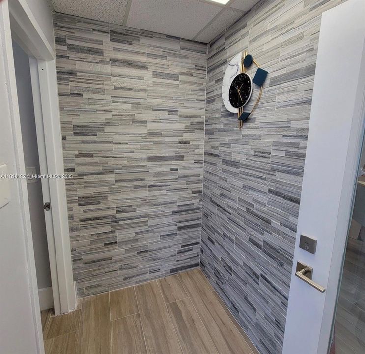 合同活跃: $1,200 (0 贝兹, 0 浴室, 0 平方英尺)