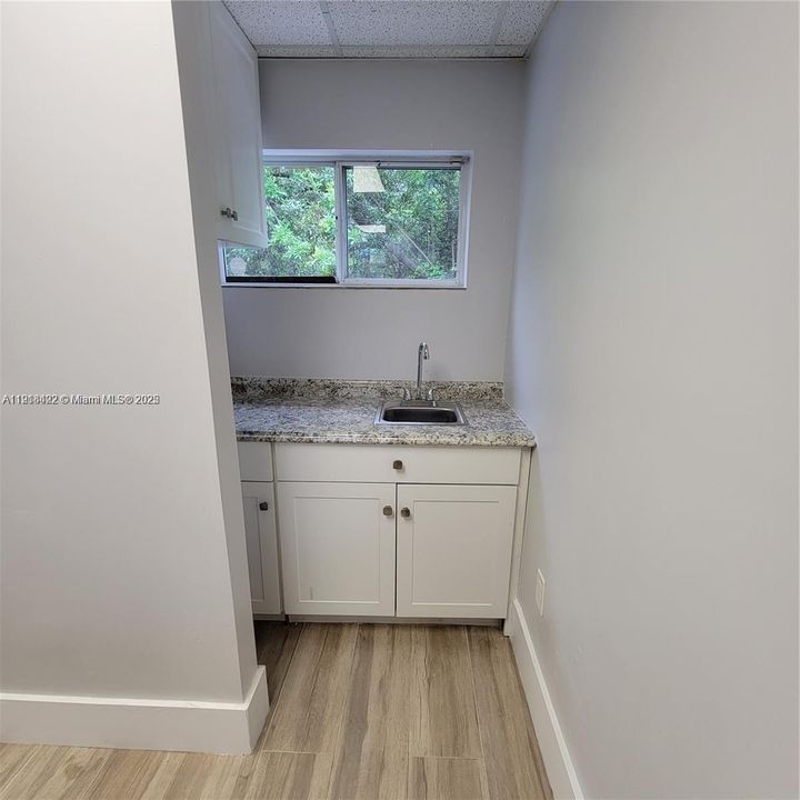 合同活跃: $1,200 (0 贝兹, 0 浴室, 0 平方英尺)