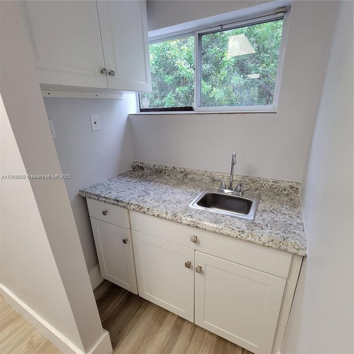 合同活跃: $1,200 (0 贝兹, 0 浴室, 0 平方英尺)