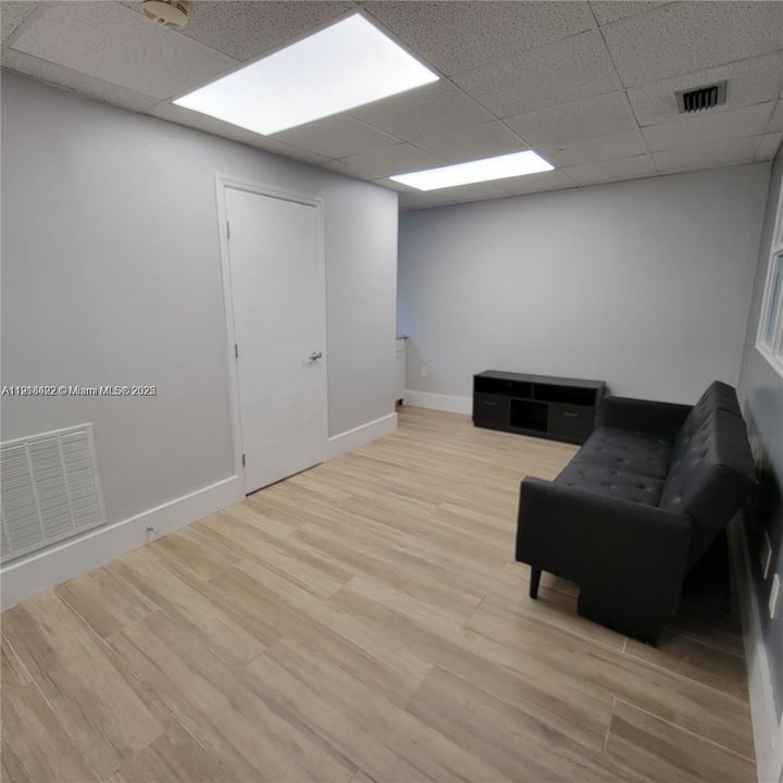 合同活跃: $1,200 (0 贝兹, 0 浴室, 0 平方英尺)