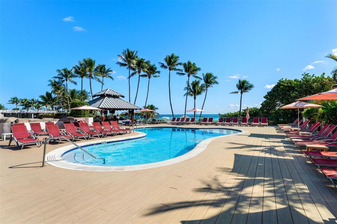 For Sale: $849,000 (2 beds, 2 baths, 1200 Square Feet)