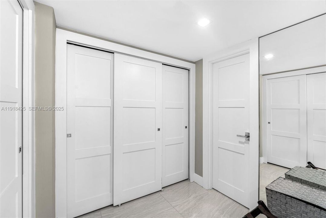 For Sale: $849,000 (2 beds, 2 baths, 1200 Square Feet)