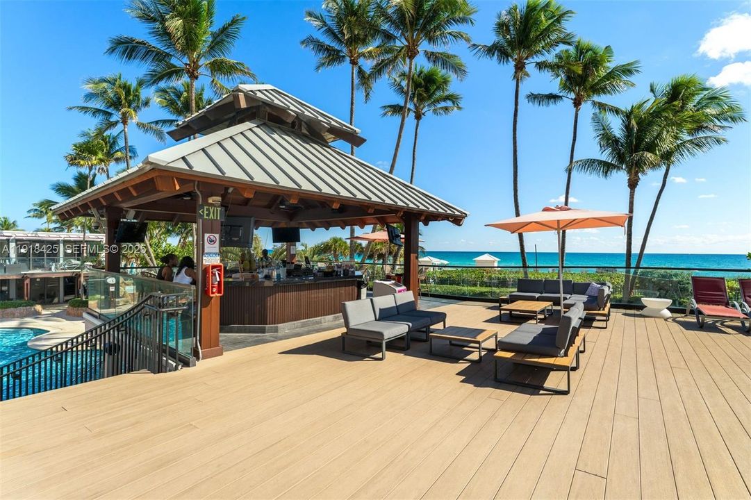 For Sale: $849,000 (2 beds, 2 baths, 1200 Square Feet)