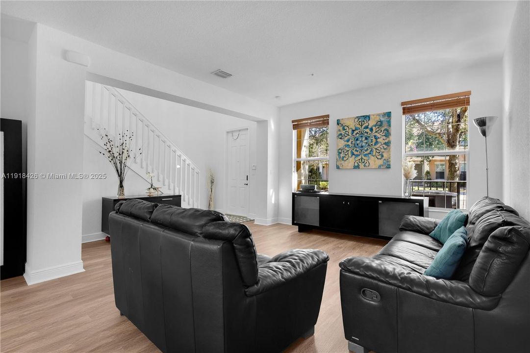 For Sale: $539,000 (3 beds, 3 baths, 1826 Square Feet)