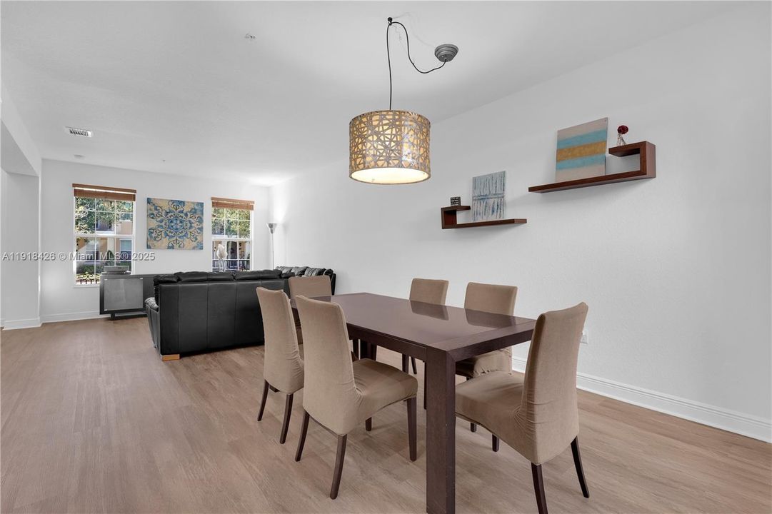 For Sale: $539,000 (3 beds, 3 baths, 1826 Square Feet)