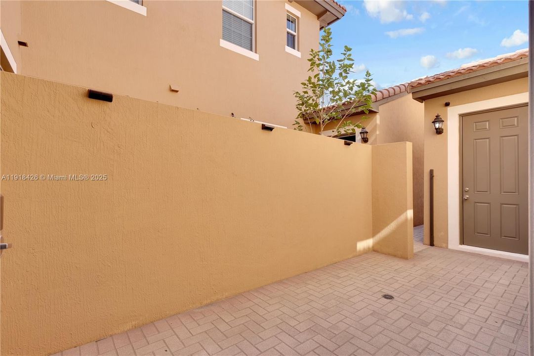 For Sale: $539,000 (3 beds, 3 baths, 1826 Square Feet)