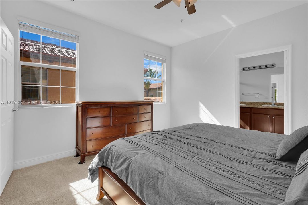 For Sale: $539,000 (3 beds, 3 baths, 1826 Square Feet)