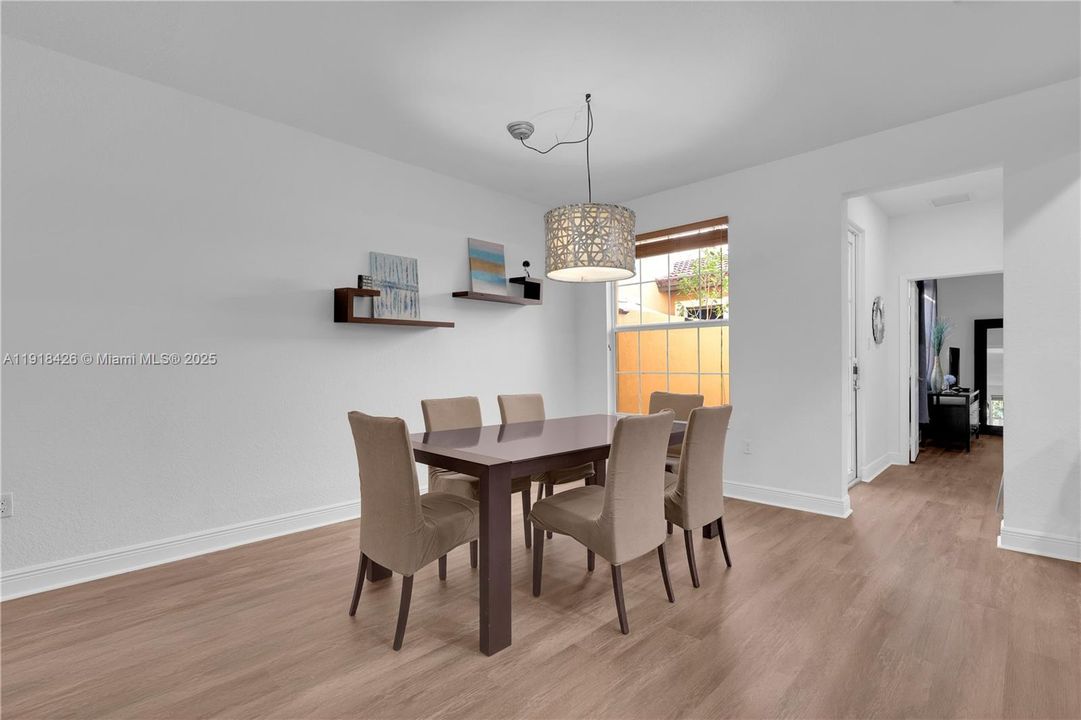 For Sale: $539,000 (3 beds, 3 baths, 1826 Square Feet)