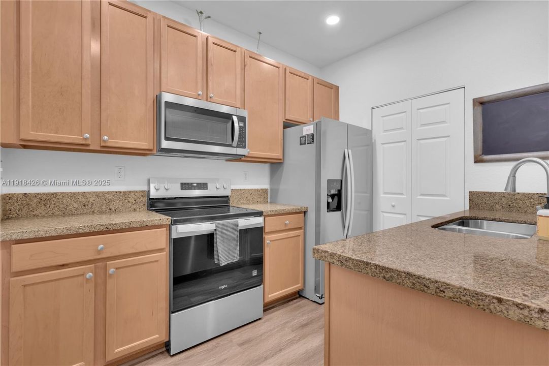 For Sale: $539,000 (3 beds, 3 baths, 1826 Square Feet)