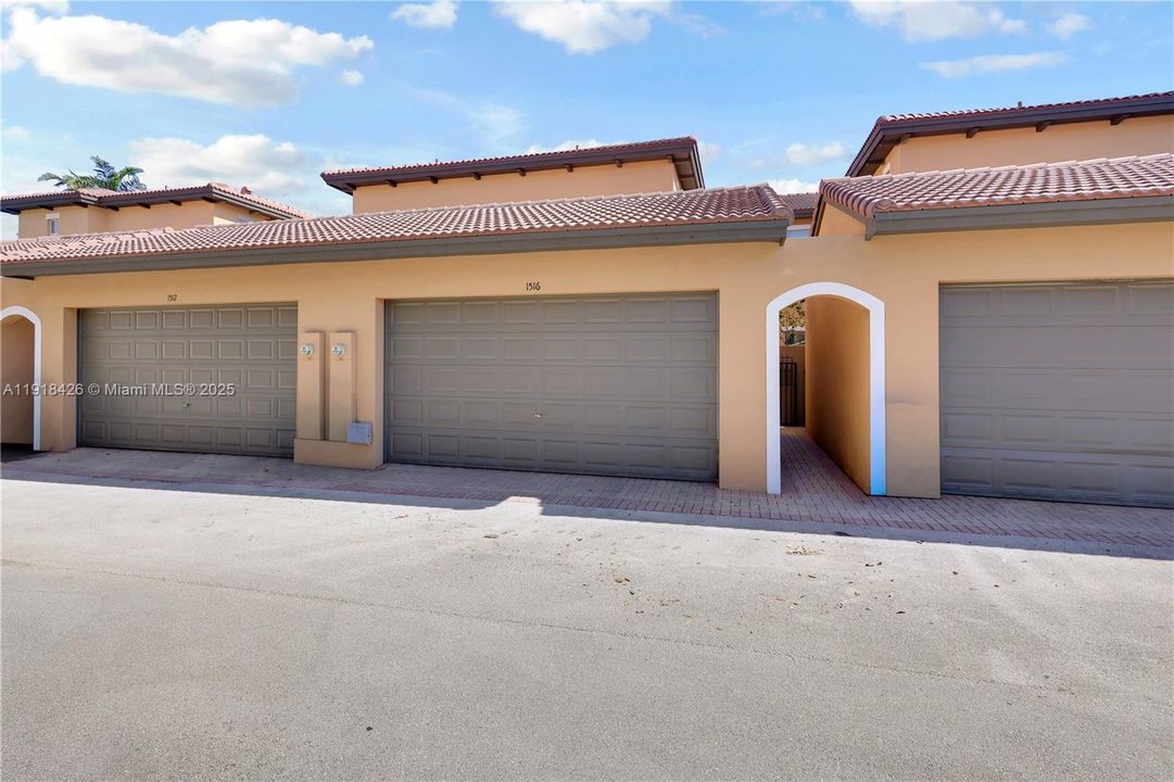 For Sale: $539,000 (3 beds, 3 baths, 1826 Square Feet)