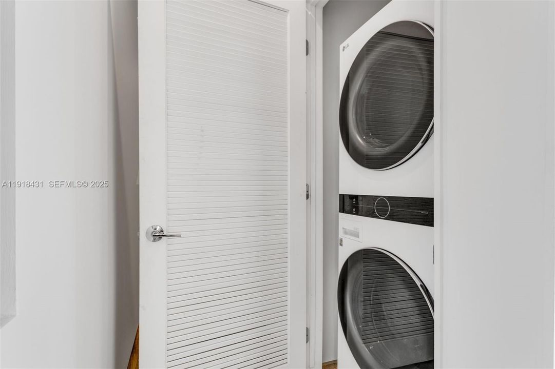 待售: $2,750,000 (3 贝兹, 3 浴室, 2229 平方英尺)