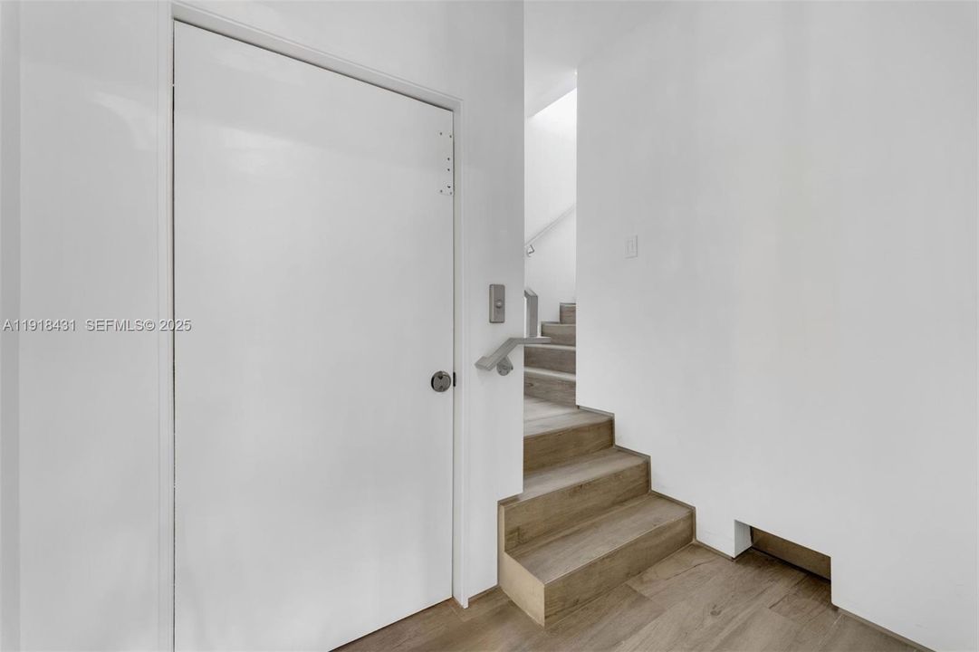 待售: $2,750,000 (3 贝兹, 3 浴室, 2229 平方英尺)