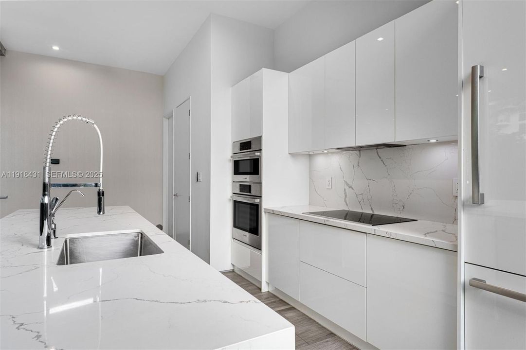 待售: $2,750,000 (3 贝兹, 3 浴室, 2229 平方英尺)