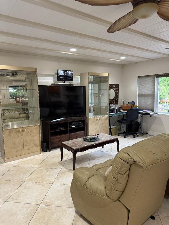 На продажу: $699,000 (2 спален, 2 ванн, 1673 Квадратных фут)