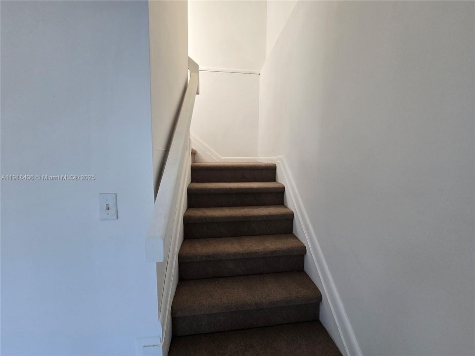 В аренду: $1,850 (2 спален, 1 ванн, 944 Квадратных фут)