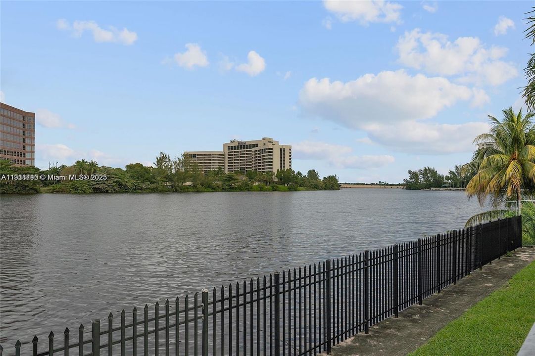 For Rent: $2,200 (2 beds, 2 baths, 848 Square Feet)