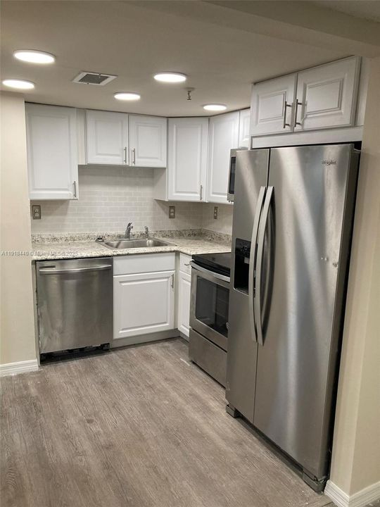 For Rent: $2,200 (2 beds, 2 baths, 848 Square Feet)