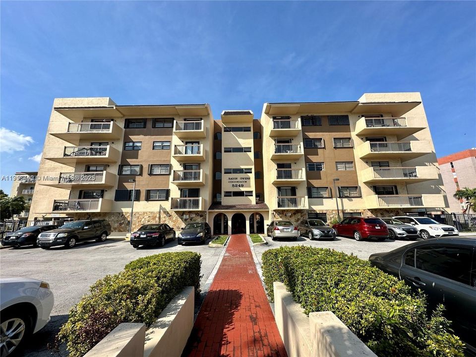 For Rent: $2,200 (2 beds, 2 baths, 848 Square Feet)