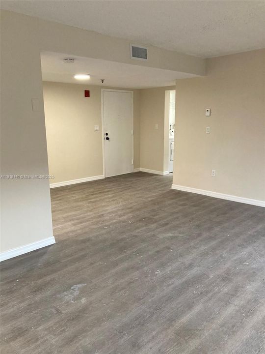 For Rent: $2,200 (2 beds, 2 baths, 848 Square Feet)