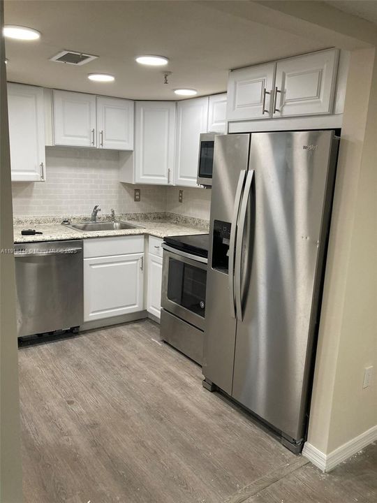 For Rent: $2,200 (2 beds, 2 baths, 848 Square Feet)
