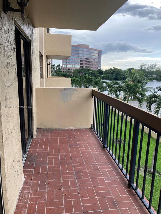 For Rent: $2,200 (2 beds, 2 baths, 848 Square Feet)