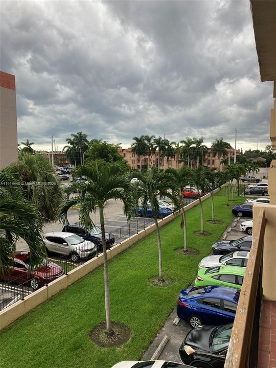 For Rent: $2,200 (2 beds, 2 baths, 848 Square Feet)