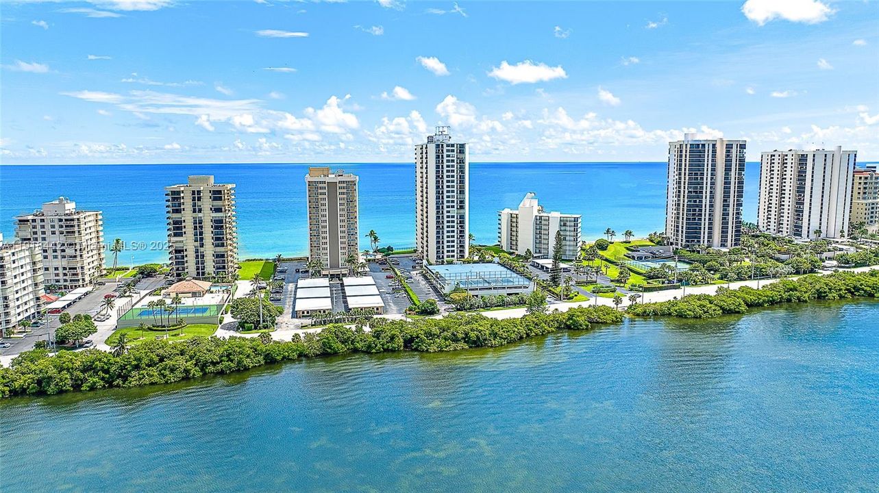 В аренду: $4,000 (2 спален, 2 ванн, 1520 Квадратных фут)