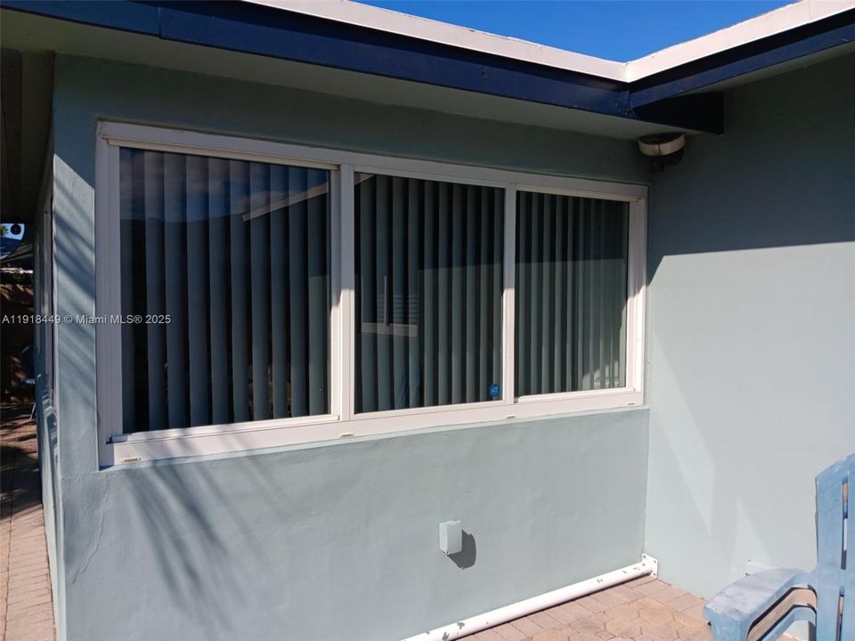 На продажу: $379,900 (2 спален, 2 ванн, 1028 Квадратных фут)