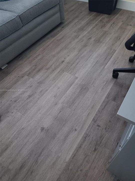 На продажу: $379,900 (2 спален, 2 ванн, 1028 Квадратных фут)