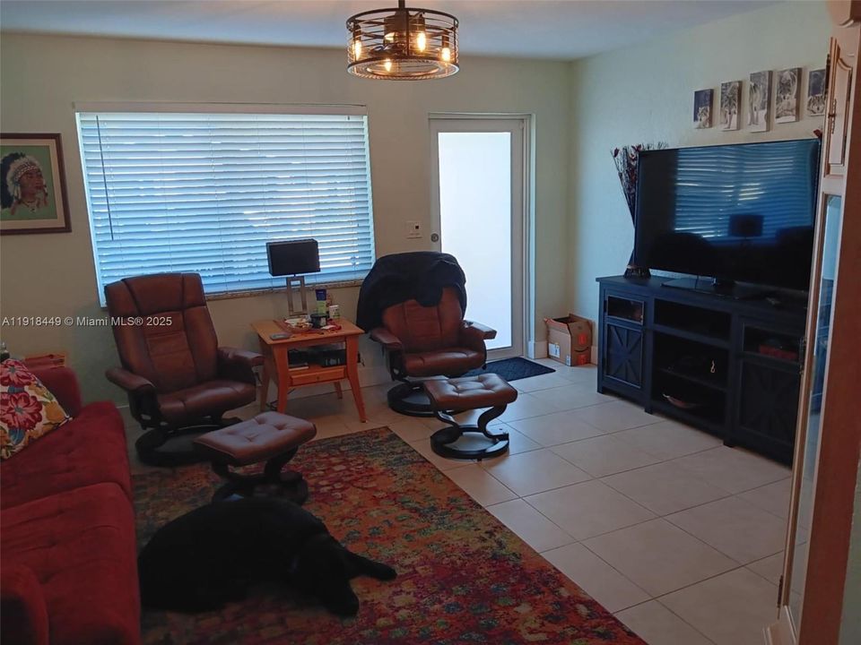 На продажу: $379,900 (2 спален, 2 ванн, 1028 Квадратных фут)