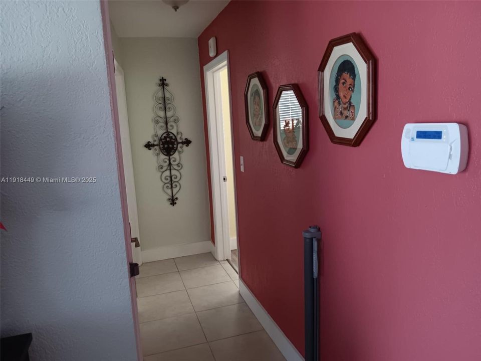 На продажу: $379,900 (2 спален, 2 ванн, 1028 Квадратных фут)