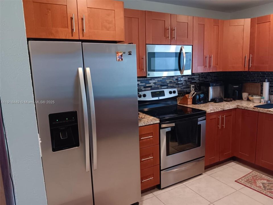 На продажу: $379,900 (2 спален, 2 ванн, 1028 Квадратных фут)