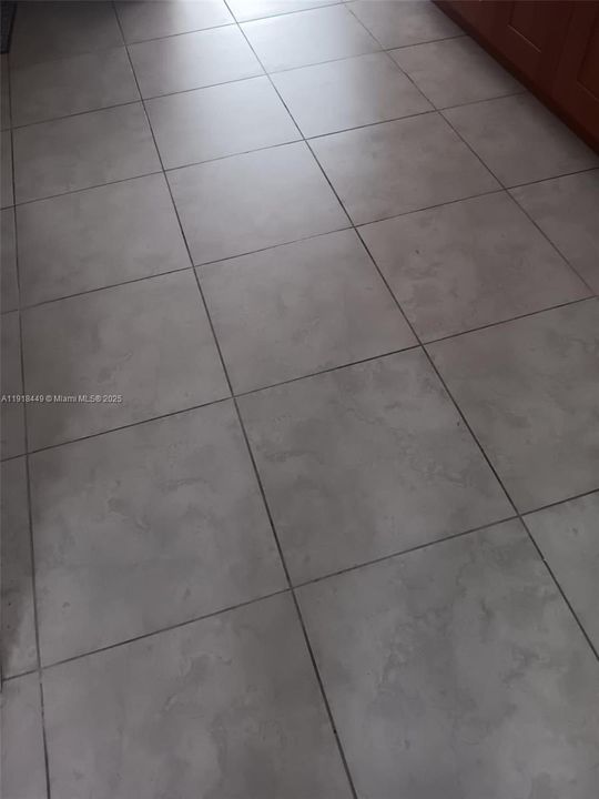 На продажу: $379,900 (2 спален, 2 ванн, 1028 Квадратных фут)