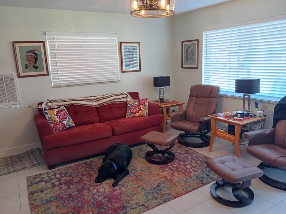 На продажу: $379,900 (2 спален, 2 ванн, 1028 Квадратных фут)