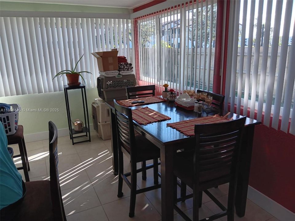 На продажу: $379,900 (2 спален, 2 ванн, 1028 Квадратных фут)