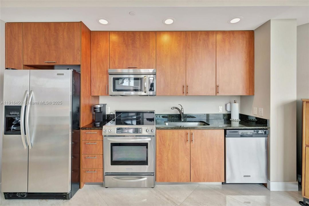 В аренду: $2,700 (1 спален, 1 ванн, 553 Квадратных фут)