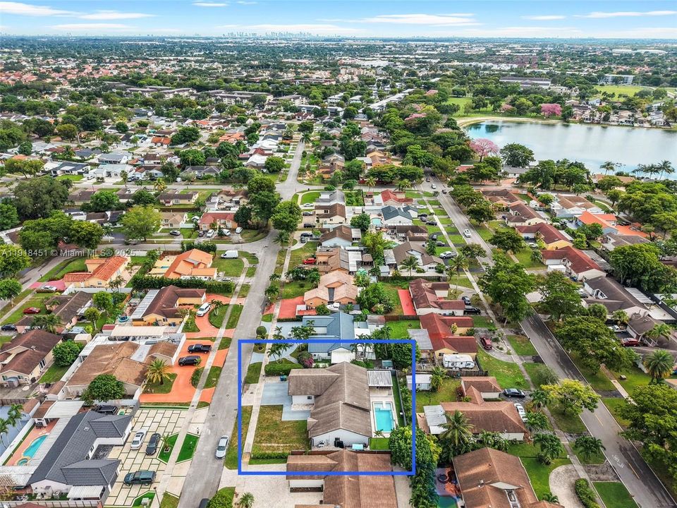 For Sale: $998,000 (5 beds, 5 baths, 2565 Square Feet)