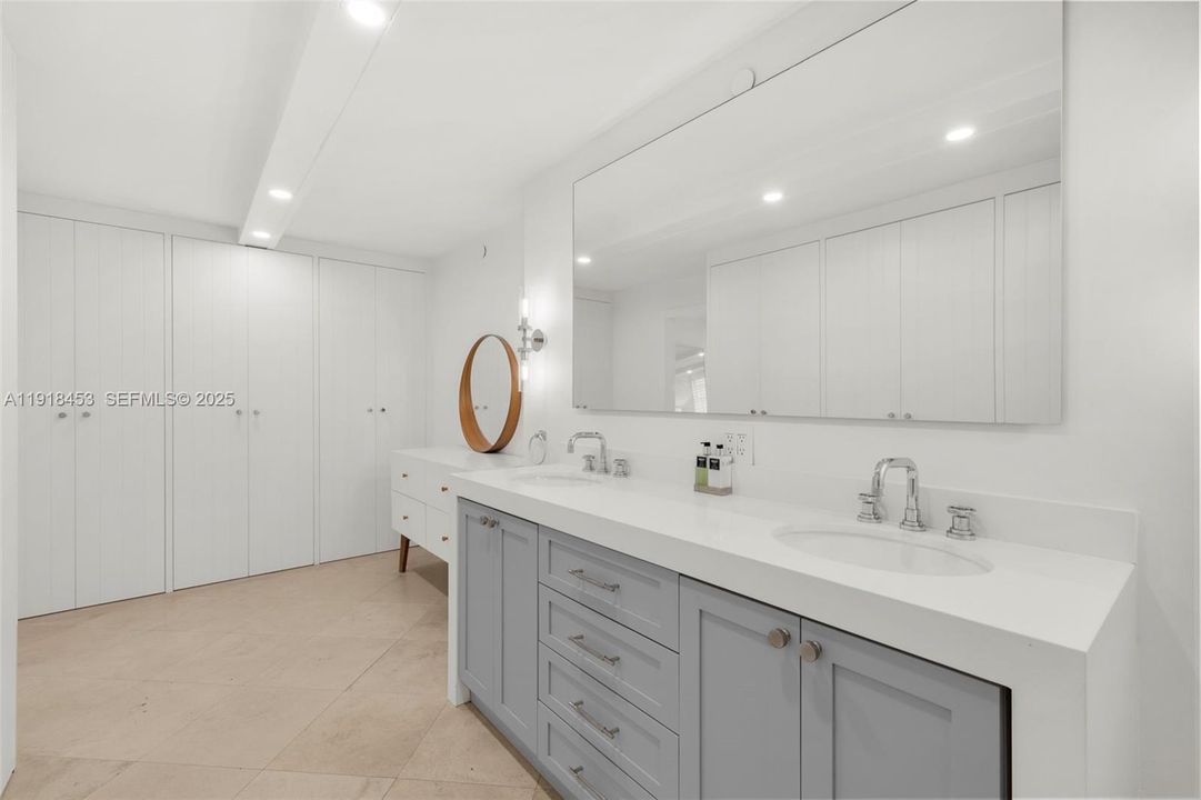 VERY SPACIOUS MASTER BATH