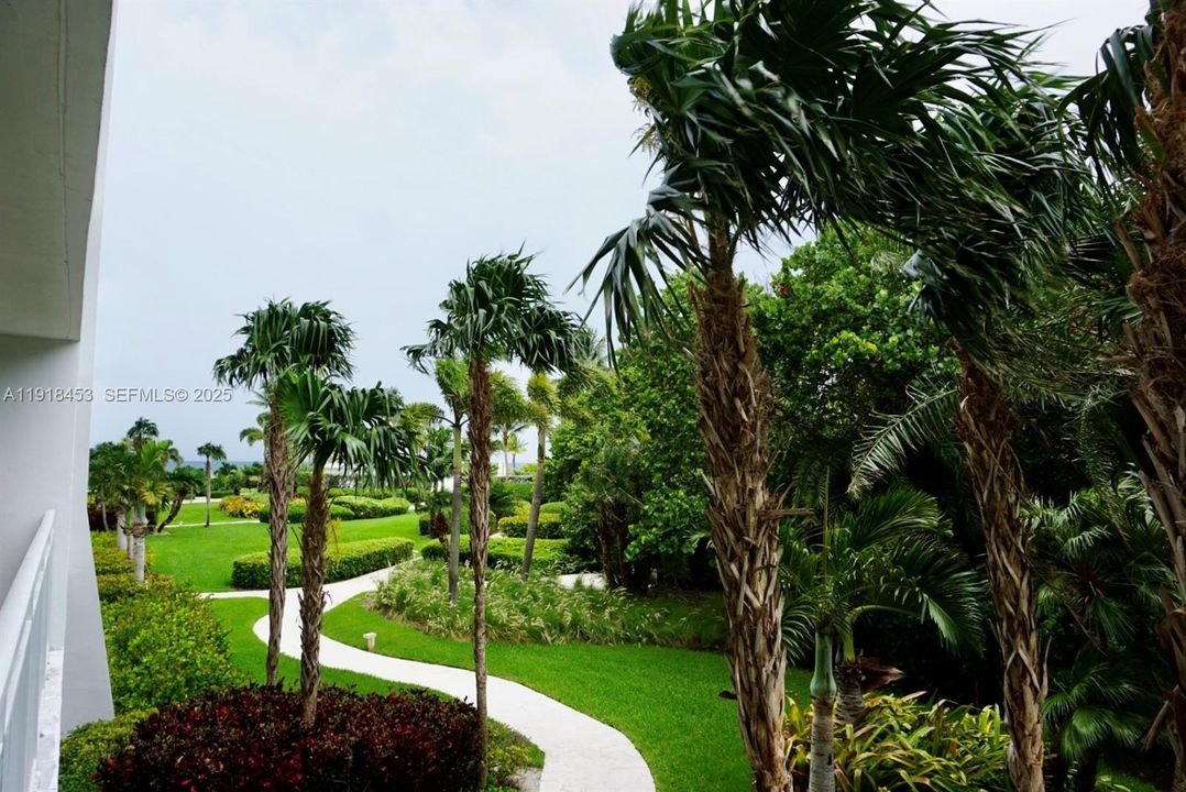 SHORT WALKWAY TO BEACH, POOL, BBQ AREA