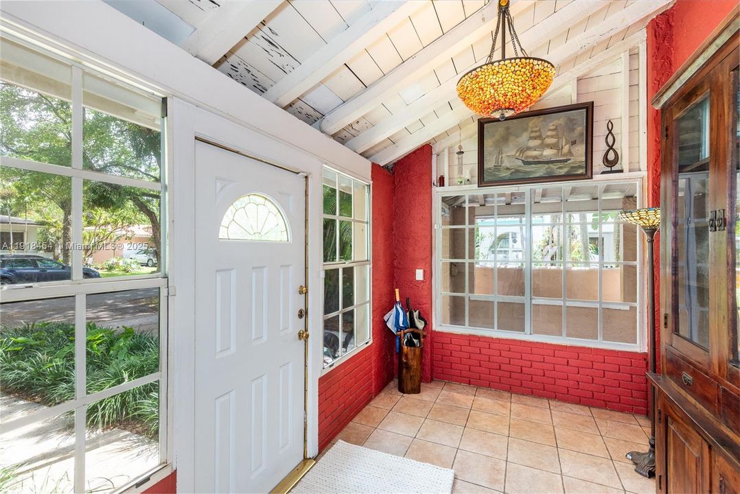 待售: $1,068,000 (2 贝兹, 2 浴室, 1300 平方英尺)