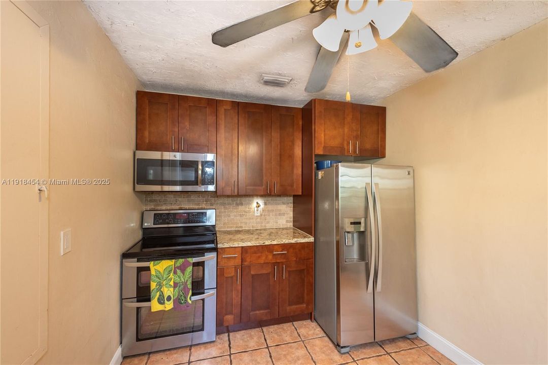 待售: $1,068,000 (2 贝兹, 2 浴室, 1300 平方英尺)