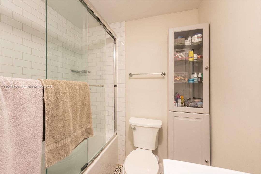 待售: $1,068,000 (2 贝兹, 2 浴室, 1300 平方英尺)