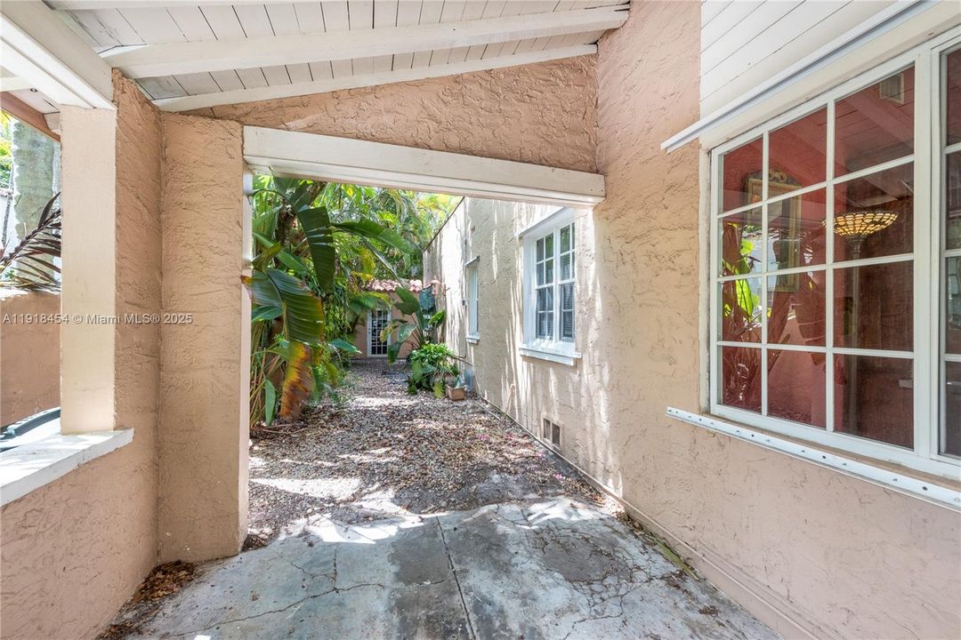 待售: $1,068,000 (2 贝兹, 2 浴室, 1300 平方英尺)