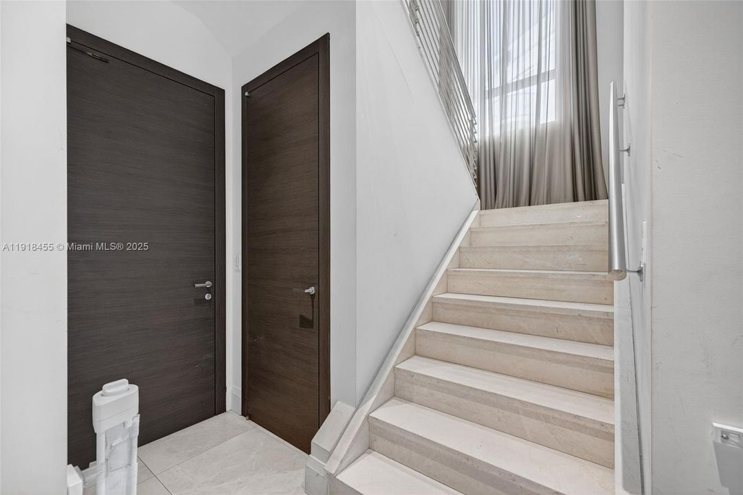 На продажу: $4,299,000 (4 спален, 4 ванн, 4274 Квадратных фут)