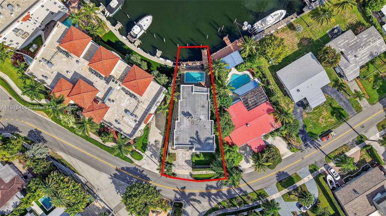 На продажу: $4,299,000 (4 спален, 4 ванн, 4274 Квадратных фут)