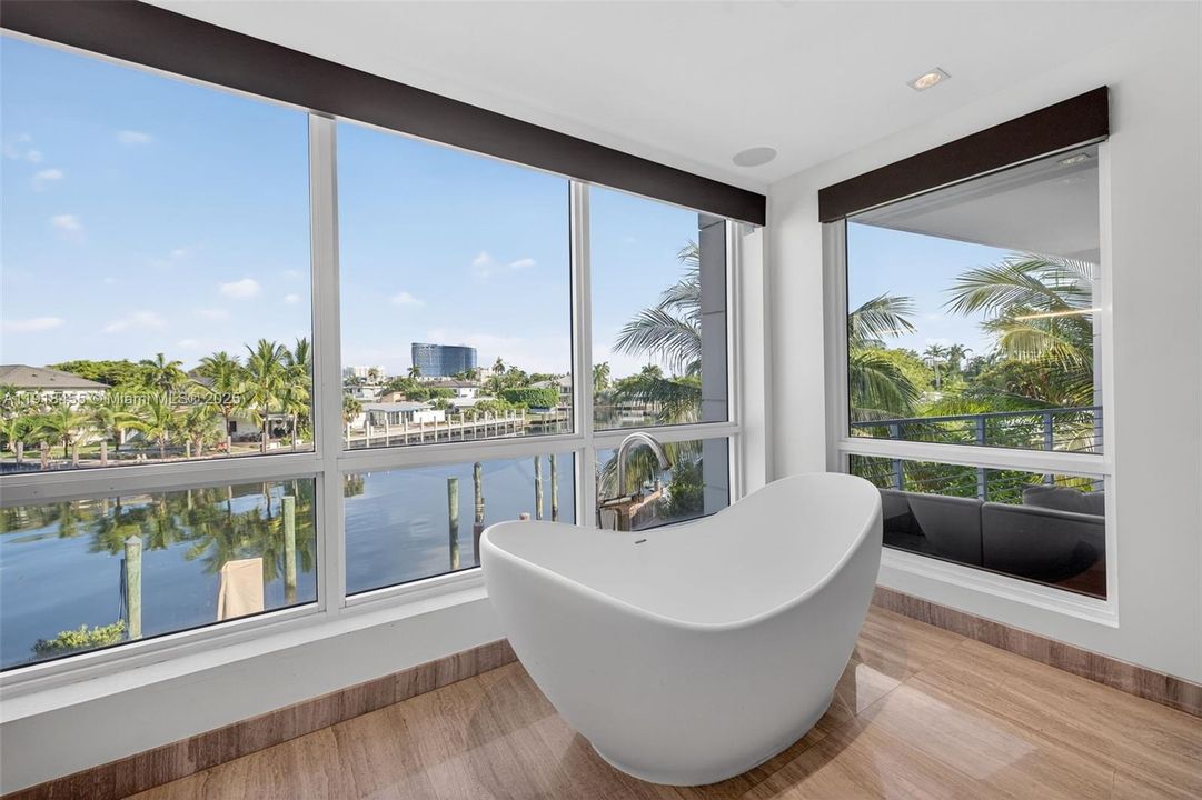 На продажу: $4,299,000 (4 спален, 4 ванн, 4274 Квадратных фут)