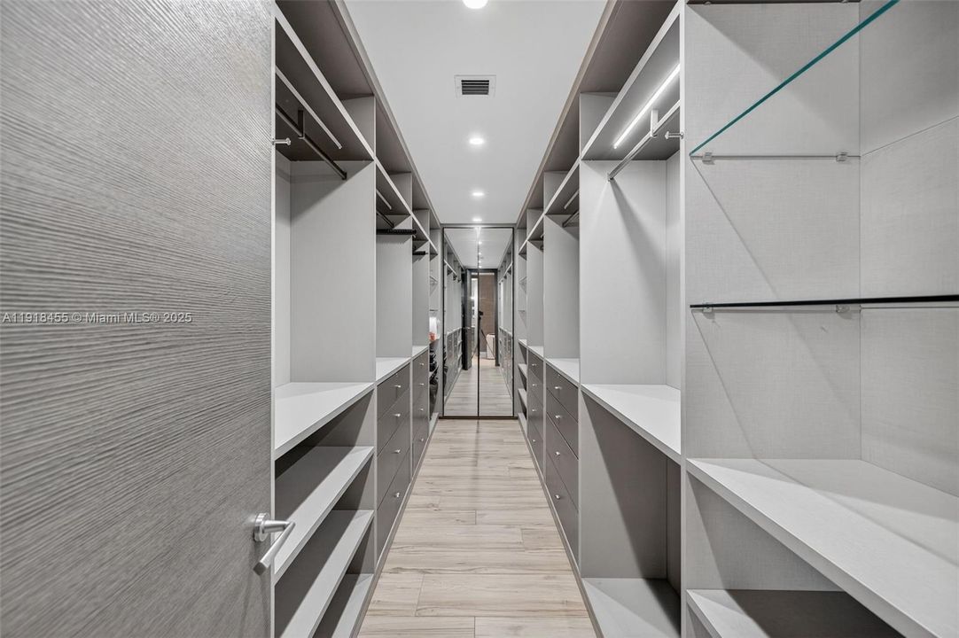 На продажу: $4,299,000 (4 спален, 4 ванн, 4274 Квадратных фут)