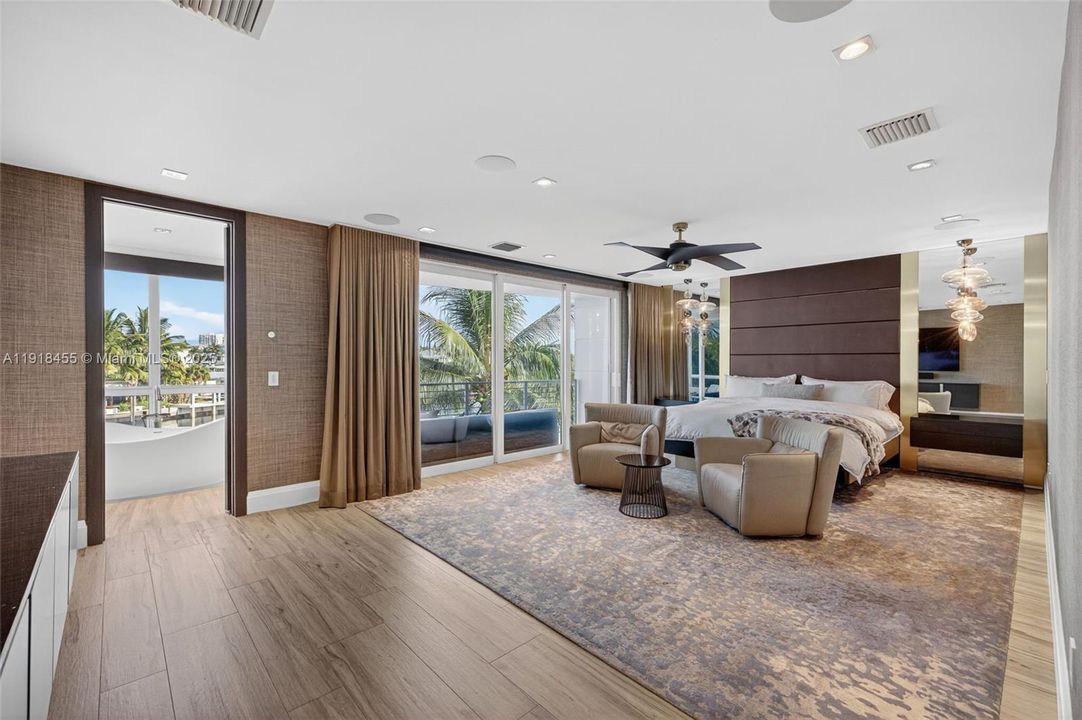 На продажу: $4,299,000 (4 спален, 4 ванн, 4274 Квадратных фут)