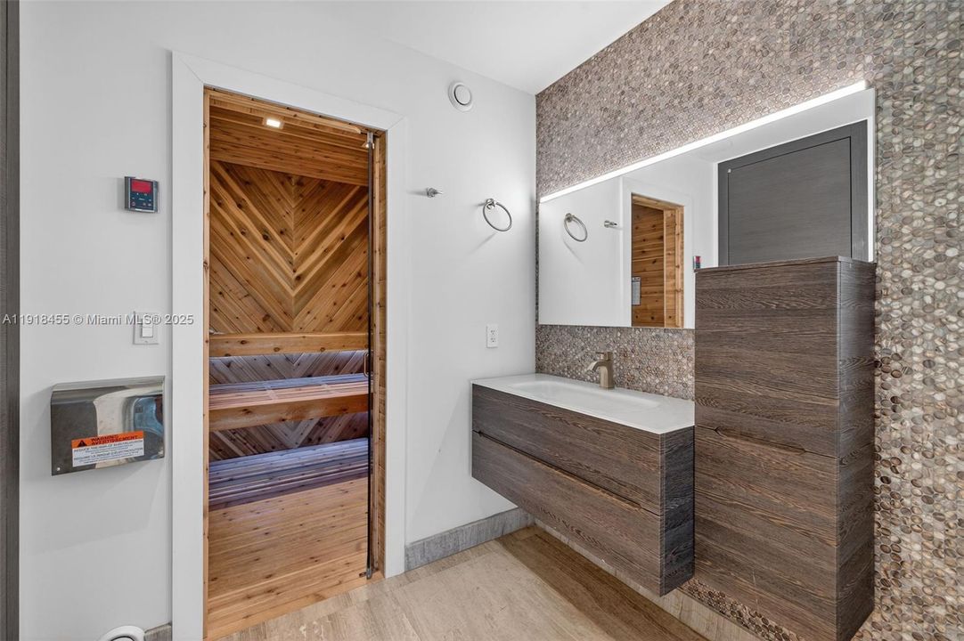 На продажу: $4,299,000 (4 спален, 4 ванн, 4274 Квадратных фут)